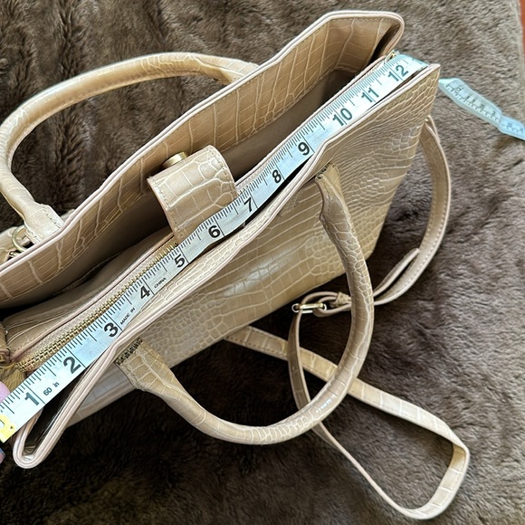 Bebe purse - faux crocodile - gold hardware - satchel or crossbody handbag - Picture 14 of 14